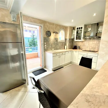 Beau 77m2, 5p, Avec Solarium 100m2 Aubenas